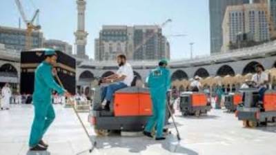4 آلاف عامل يقومون على غسل وتطهير المسجد الحرام (10) مرات يوميًا