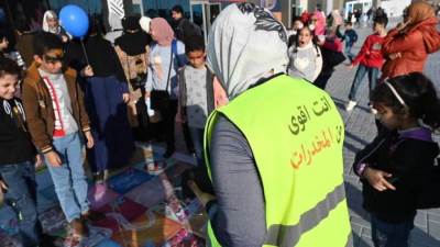 تفاعل كبير من الزوار مع أنشطة وزارة التضامن بمعرض القاهرة للكتاب