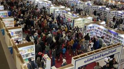 إقبال كبير.. ربع مليون زائر لمعرض القاهرة الدولى للكتاب في يومه الثاني