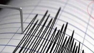 زلزال بقوة 5.7 ريختر يضرب قبالة سواحل اندونسيا 