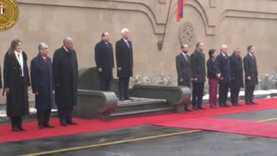 مراسم استقبال الرئيس السيسى فى القصر الرئاسى بأرمينيا