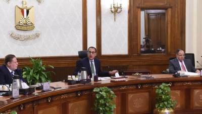 مدبولي يتابع موقف تطبيق منظومة الشحن المسبق وإجراءات تيسير الإفراج عن البضائع بالموانئ