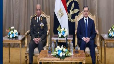 وزير الداخلية يستقبل وزير الدفاع للتهنئة بعيد الشرطة