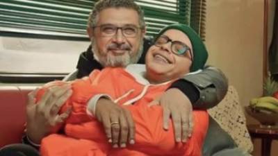 "ميزة الكدواني تحسه زي أمك".. محمد هنيدى فى صورتين بين أحضان ماجد الكدوانى بينهما 20 عاماً