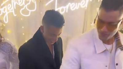 حسن شاكوش يحتفل بخطبة شقيقة قبل أيام 