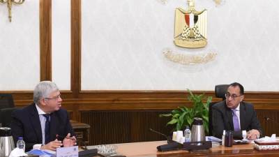 استعراض نسب تنفيذ الجامعات الأهلية.. و"عاشور" يؤكد اكتمال تنفيذها مع بداية العام الدراسي المُقبل