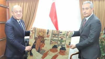 وزير القوى العاملة يتلقى سفير الفلبين بالقاهرة: تنسيق وتعاون وتبادل خبرات