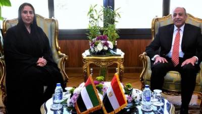 وزير الطيران يلتقى سفيرة الإمارات بالقاهرة لبحث التعاون المشترك