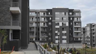 وزير الإسكان يتابع ما يتم تنفيذه من مشروعات بمدينة القاهرة الجديدة