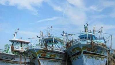 لشدة الرياح.. توقف حركة الملاحة في بحيرة البرلس وميناء الصيد