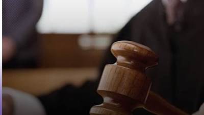 إحالة «معيدة جامعية» في المنصورة للجنايات بتهمة إجبار ابنها على التسول 