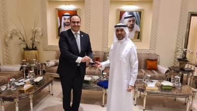 رئيس هيئة الرعاية الصحية يلتقي رئيس هيئة صحة دبي لبحث التعاون