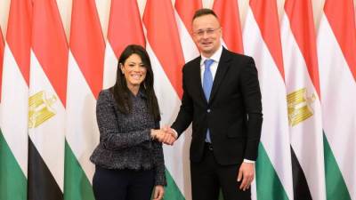 المشاط تعقد جلسة مباحثات موسعة مع وزير الخارجية والتجارة المجري