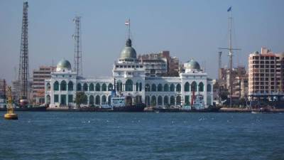 الحكومة تنفي تعاقد هيئة قناة السويس مع إحدى الشركات لإدارة خدماتها لمدة 99 عاما