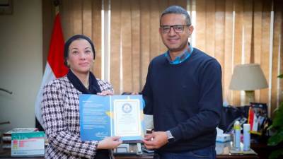 وزيرة البيئة تستقبل المغامر والناشط البيئي المصري علي عبده