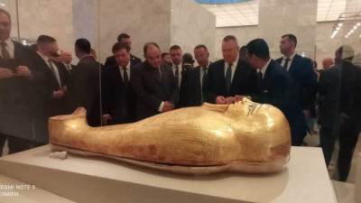 رئيس وزراء رومانيا والوفد المرافق له يزور المتحف القومي للحضارة المصرية