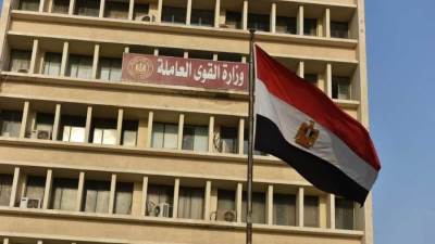 "القوى العاملة" توضح تفاصيل مصرع 3 عمال مصريين في حادث بالكويت