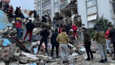 القومي للبحوث الفلكية يتوقع استمرار توابع زلزال تركيا وسوريا حتى الغد