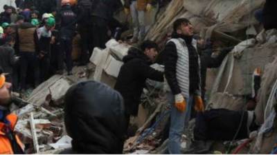 البحوث الفلكية: المباني التي سقطت في تركيا لم تبنَ بأسلوب جيد