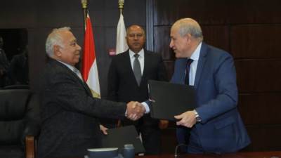 على مساحة 700 فدان.. وزير النقل يشهد توقيع مذكرة تفاهم بشأن المنطقة اللوجستية بالسلوم