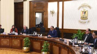 رئيس الوزراء يستعرض مخططات الجزء الغربي من الشريط الساحليّ بمدينة العلمين الجديدة