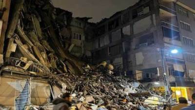 ارتفاع عدد ضحايا زلزال تركيا لـ3703 قتلى و22286 مصابا