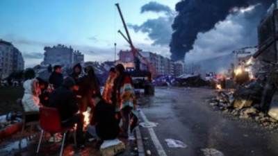 نائب الرئيس التركى: ارتفاع عدد ضحايا الزلزال إلى 5894 و34810 مصابين