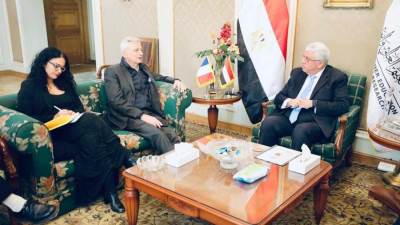 وزير التعليم العالي يلتقي سفير فرنسا بالقاهرة لبحث التعاون بين البلدين