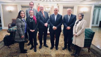 وزير التعليم العالي يبحث سبل دعم التعاون مع جامعة هال البريطانية