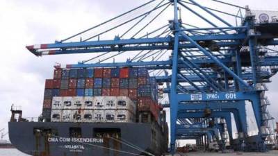 ميناء دمياط يستقبل السفينة "KRISTINA-B" القادمة من روسيا ومحملة بـ41 ألف طن قمح