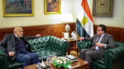 عبدالغفار يستقبل مجدي يعقوب لمتابعة مشروع إنشاء مركز طبي متخصص لزراعة الأعضاء