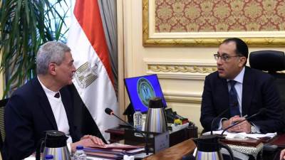 مدبولي يوجه بعقد اجتماع قريبا لوضع خريطة طريق لتيسير إجراءات إصدار تراخيص مصانع الأدوية