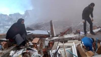هيئة الكوارث التركية: ارتفاع عدد قتلى الزلزال المدمر لـ 17 ألفا و674 شخصا