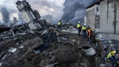 بعد 90 ساعة من الزلازل المدمرة.. إنقاذ 4 أشخاص من تحت الأنقاض فى تركيا