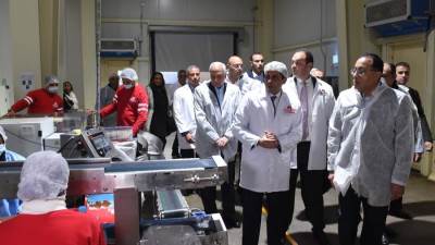 رئيس مجلس الوزراء يتفقد مصنع "كورونا" الجديد بالمنطقة الصناعية