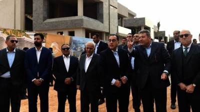 مدبولي يتفقَّد المراحل السكنية الثلاث الأولى بمشروع  "عاصمة الشمس Sun Capital"