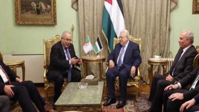 الرئيس الفلسطيني يبحث مع وزير الخارجية الجزائري تطورات الأوضاع في الأراضي المحتلة