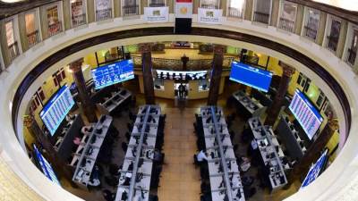 مشتريات المصريين تصعد بمؤشرات البورصة المصرية في منتصف التعاملات