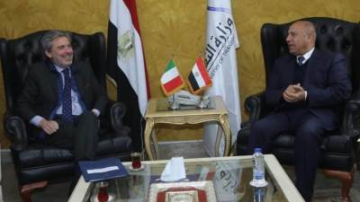 وزير النقل يبحث مع السفير الايطالي بالقاهرة  تسيير خط رورو