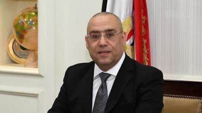 وزير الإسكان يتابع ما يتم تنفيذه من مشروعات بمدينة العاشر من رمضان