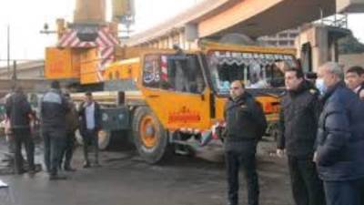 ضبط السائق المتسبب فى سقوط كوبرى مشاة على الطريق الزراعى بشبرا الخيمة