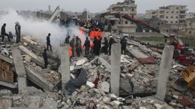 إنقاذ 3 أشخاص بينهم طفل بعد 13 يوما تحت الأنقاض بولاية هاطاي التركية