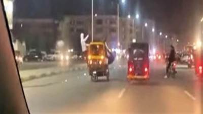 ضبط سائق "توك توك" لقيامه بحركات استعراضية والسير عكس الاتجاه بــ «القاهرة»