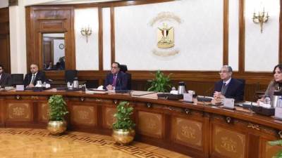 رئيس الوزراء يبحث فرص توطين صناعة مكونات مشروعات الكهرباء