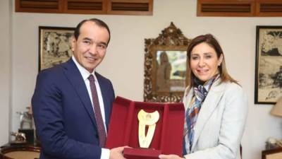 وزيرة الثقافة تلتقي نظيرها الأوزبكستاني لبحث التعاون