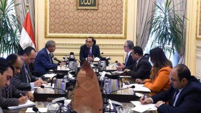 مدبولي يتابع إجراءات إنشاء منطقة حرة لوجيستية لتخزين القمح والزيوت