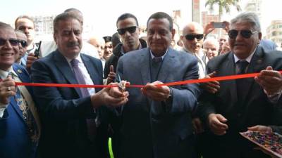 وزير التنمية المحلية ومحافظ المنوفية يفتتحان معارض "أهلًا رمضان" بشبين الكوم