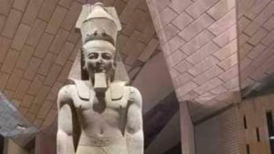 الشمس تتعامد على وجه تمثال رمسيس الثانى بالمتحف المصرى الكبير.. غدا