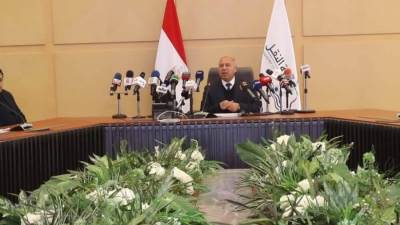 وزير النقل يعقد مؤتمرًا صحفيًا لتعريف الموظفين المنتقلين إلى العاصمة الإدارية لمنظومة النقل