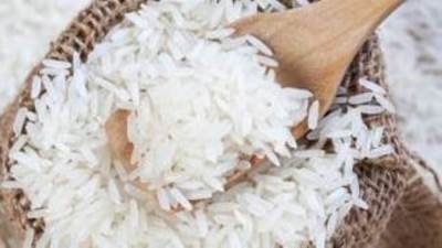 "التموين" تعلن التعاقد على شراء 50 ألف طن أرز أبيض مستورد